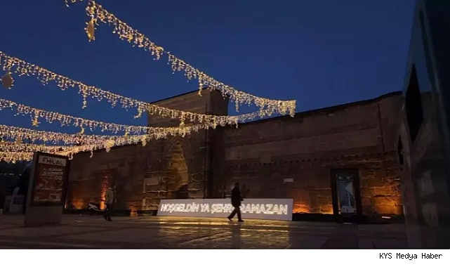 Büyükşehir Belediyesi'nden Hunat'ta 'ramazan ışıltısı'