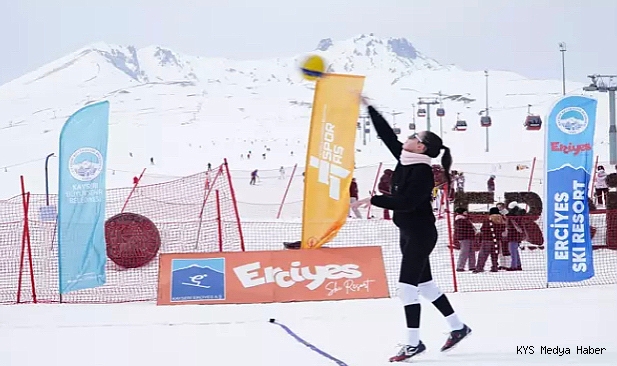Erciyes’te ‘Kar Voleybolu Turnuvası’ düzenlendi