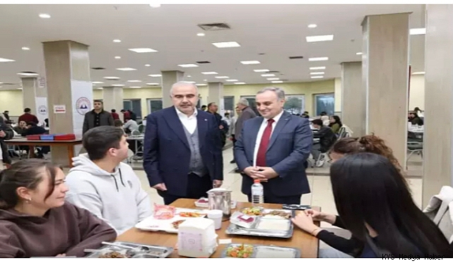 ERÜ Rektörü Altun, öğrencilerle iftar yaptı