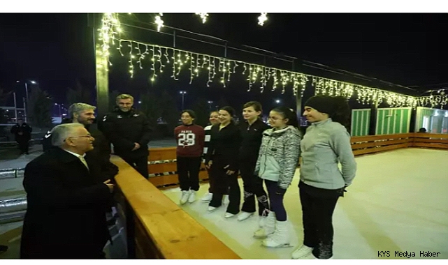 Kayseri’de 'Açık Hava Buz Pateni Pisti' açıldı