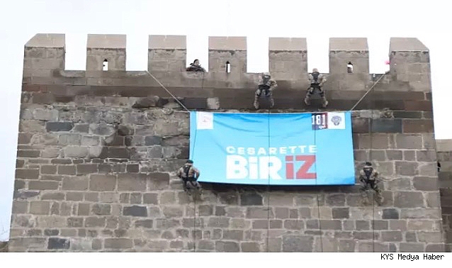Polis Teşkilatı'nın 181’inci yılında özel harekattan Kayseri Kalesi’nde halatlı iniş gösterisi