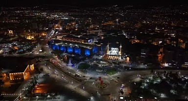 Tarihi Kayseri Kalesi ve saat kulesine ‘otizm’ farkındalığıKAYSERİ 