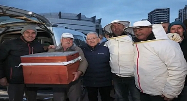 Büyükşehir Belediyesi’nden 750 üreticiye 1500 arılı kovan dağıtımı